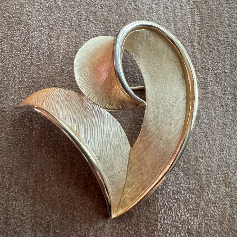 Vintage Crown Trifari Gold Brooch